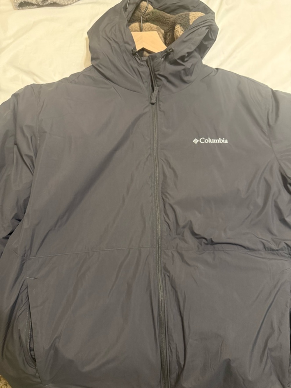 Columbia Men's Hooded Windbreaker/Puffer Jacket in Navy Blue